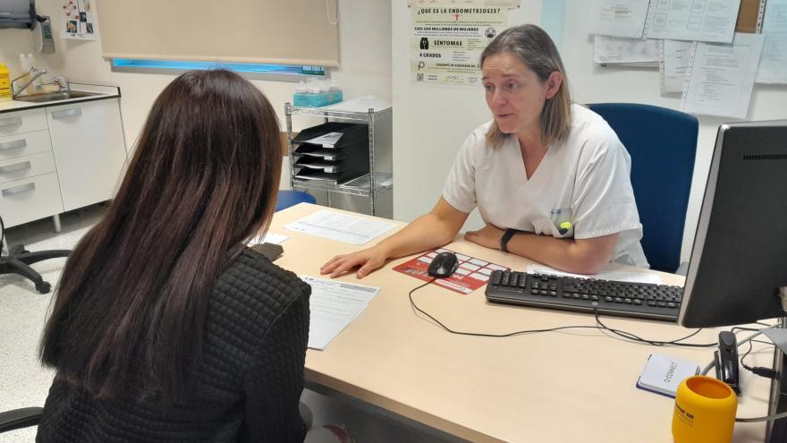 Médico con paciente en consulta