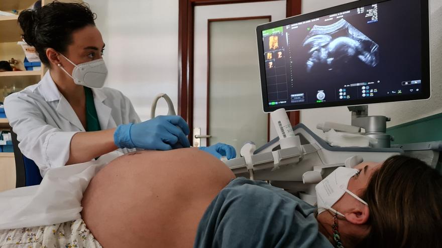 Ecografía de una embarazada en el Hospital 12 de Octubre