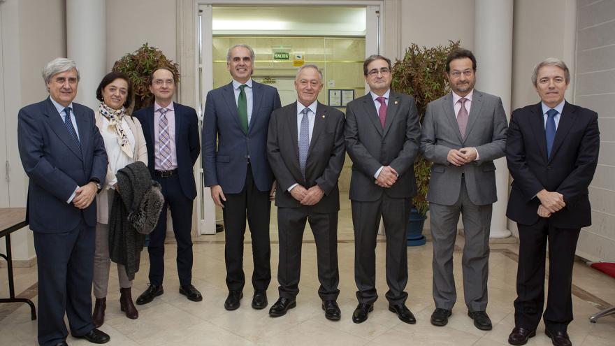 El consejero de Sanidad asiste a la toma de posesión de la nueva junta de gobierno del Colegio de Veterinarios de Madrid