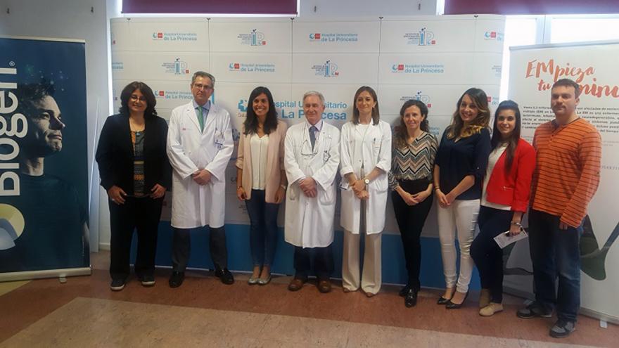 Profesionales participantes en la jornada de puertas abiertas sobre esclerosis múltiple en el Hospital de La Princesa