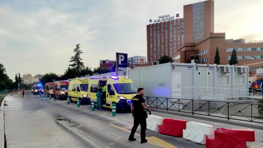 Varias ambulancias frente al Hospital 12 de Octubre