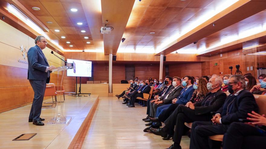 El consejero Enrique Ossorio durante su intervención en el auditorio