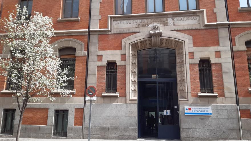 Acceso al Edificio B del Hospital Santa Cristina