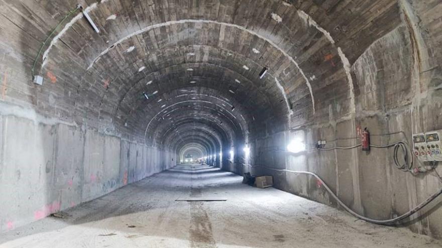 Fotografia de tunel de metro en obras