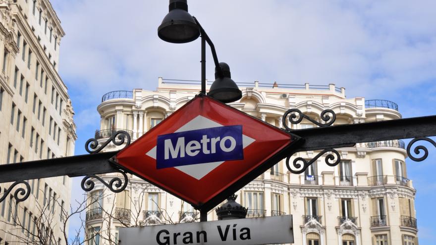 Boca de Metro de la estación de Gran Vía