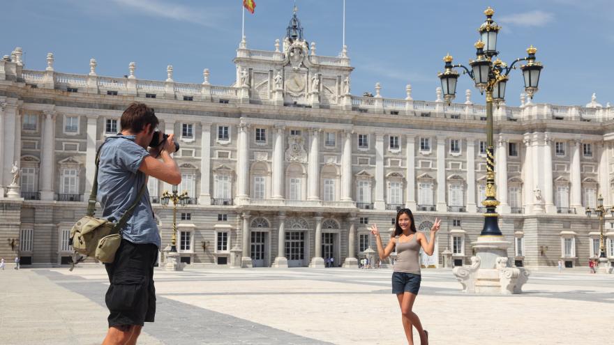 Dos turistas en Madrid