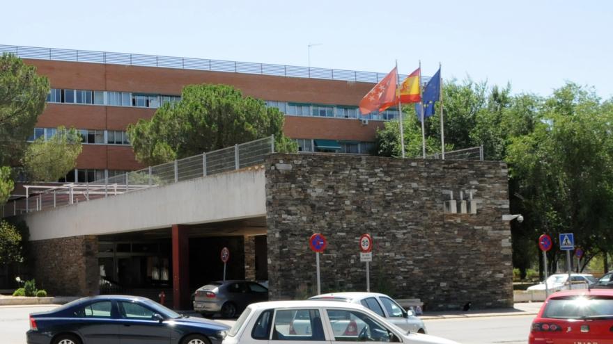 Vista lateral entrada Residencia de Mayores y Centro de Día Francisco de Vitoria