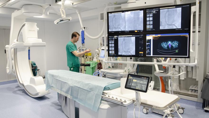 El Hospital Gregorio Marañón implanta el primer equipo de terapia guiada por imagen con interfaz intuitivo para Radiología Intervencionista