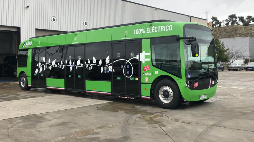 Autobús interurbano 100% eléctrico verde