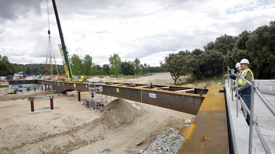 puente en reparación de Aldea del Fresno tras la DANA