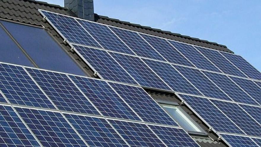 Tejado con paneles solares