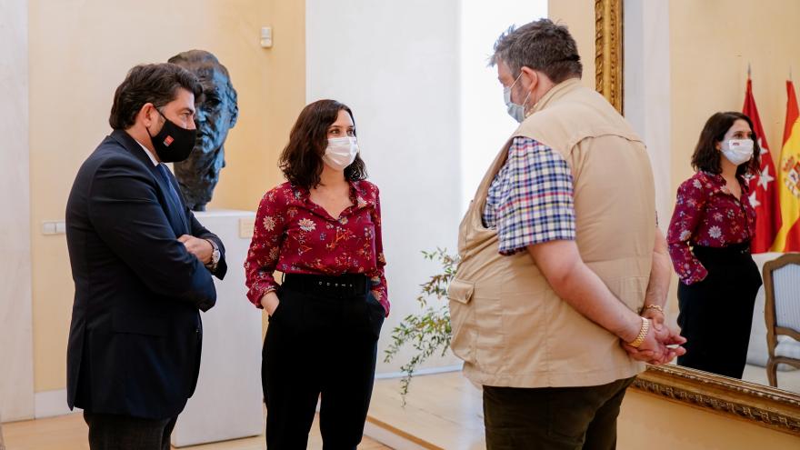 Isabel Díaz Ayuso se reúne con los feriantes de la Comunidad de Madrid