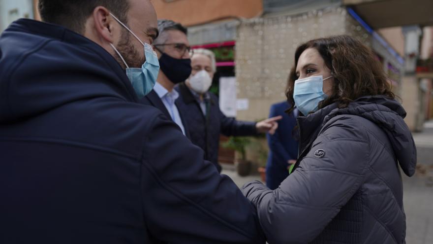 Díaz Ayuso traslada a los hosteleros catalanes las medidas antiCOVID-19 que han permitido mantener abierta la restauración en Madrid