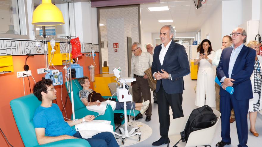 Enrique Ruiz Escudero en el nuevo Hospital de Día Médico del Ramón y Cajal