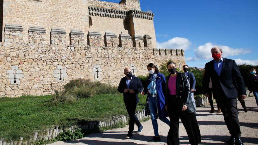 Imagen de cabecera #0 de la página de "Celebramos el Día Mundial del Turismo en el Castillo de los Mendoza de Manzanares el Real"