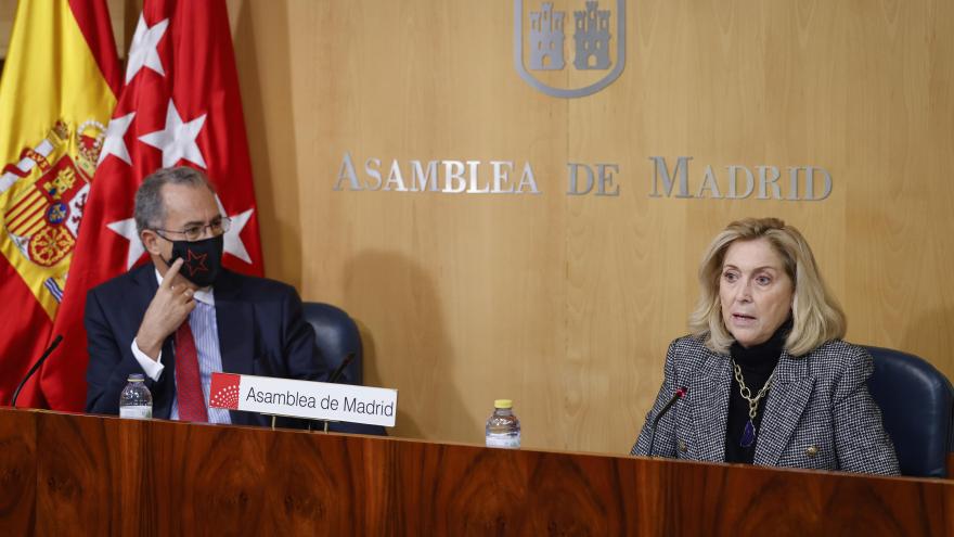 Los consejeros interviniendo en la tribuna