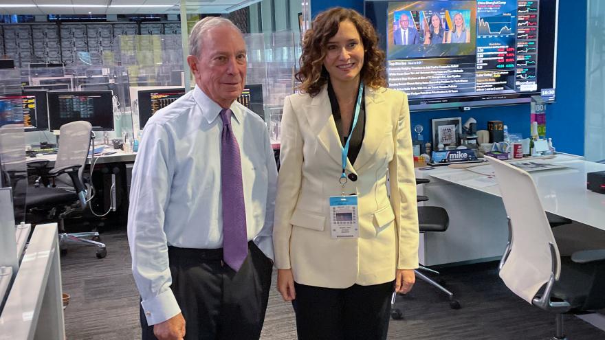 La presidenta junto al CEO de Bloomberg