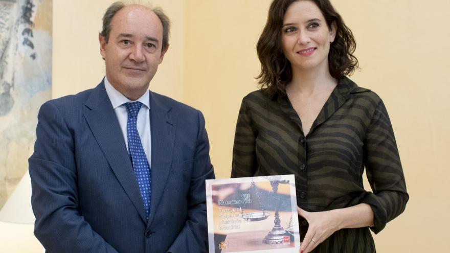 Imagen Díaz Ayuso recibe la Memoria de actividades 2018 del Tribunal Superior de Justicia de Madrid