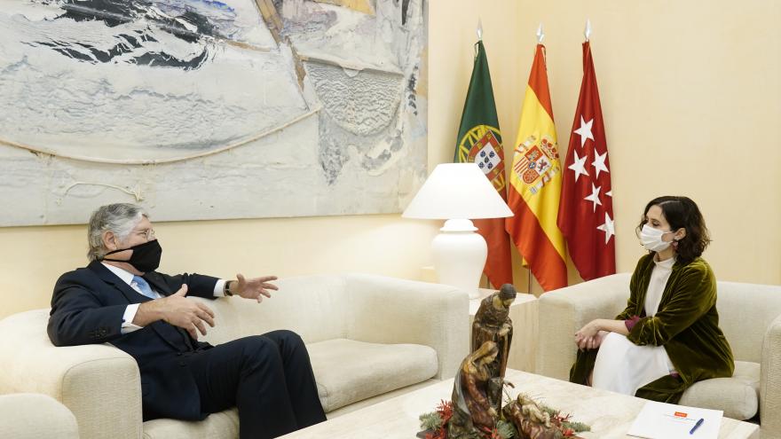 Díaz Ayuso y embajador de Portugal