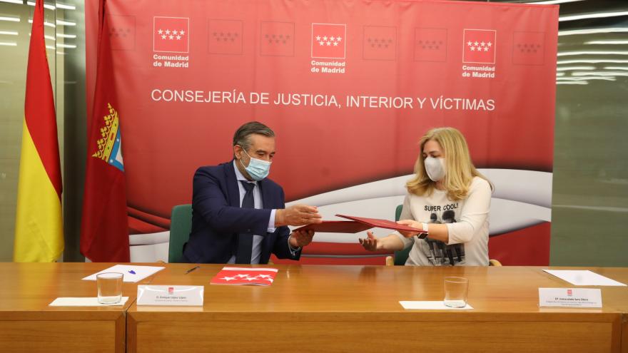 Enrique López durante la firma del nuevo convenio sobre emergencias con el Ayuntamiento de Madrid