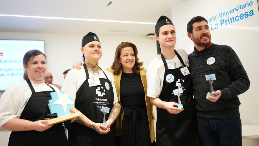 La consejera Fátima Matute en la gran final del VII concurso de cocina hospitalaria navideña Estrella Princesa