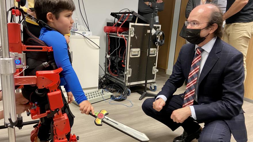 Eduardo Sicilia ha visitado la empresa Marsi-Bionics