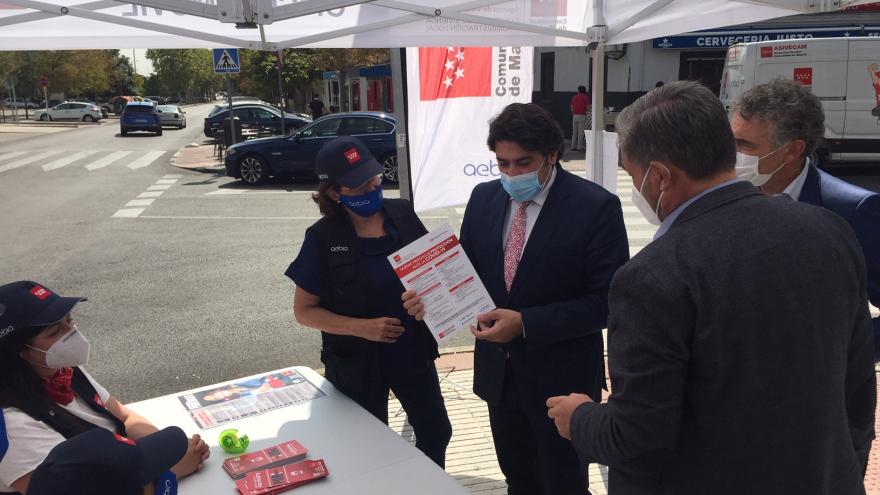 Informamos sobre las medidas para frenar el COVID-19 a los inquilinos de viviendas sociales en municipios y barrios con restricciones