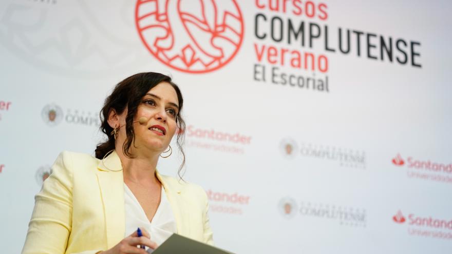 Isabel Díaz Ayuso en los cursos de verano de la Universidad Complutense