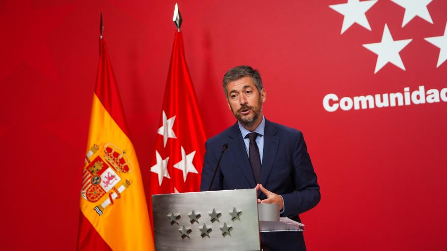 El portavoz Miguel Ángel García Martín atiende a los medios de comunicación en la Real Casa de Correos