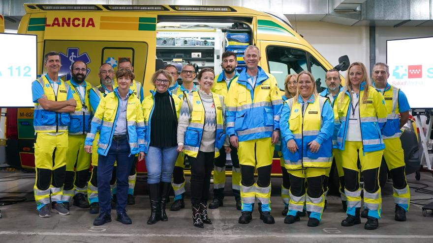 Foto de grupo de Fátima Matute y el equipo del SUMMA112