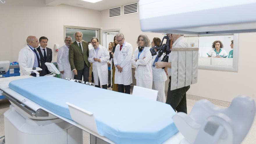  Ruiz Escudero visita la sección de Neurorradiología del Hospital Gregorio Marañón 