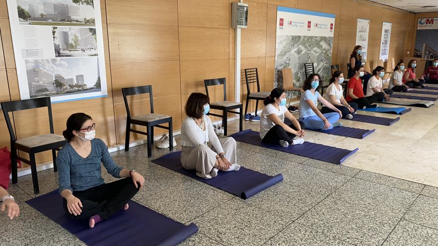 Embarazadas haciendo Yoga La Paz