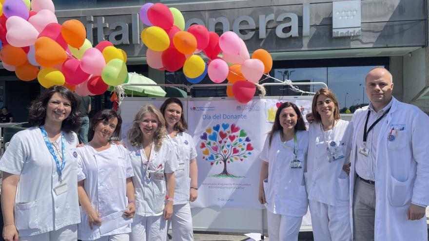 Personal sanitario en la celebración del Dia del Donante en el Hospital La Paz