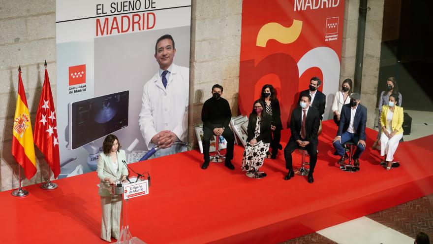 La presidenta junto a los galardonados