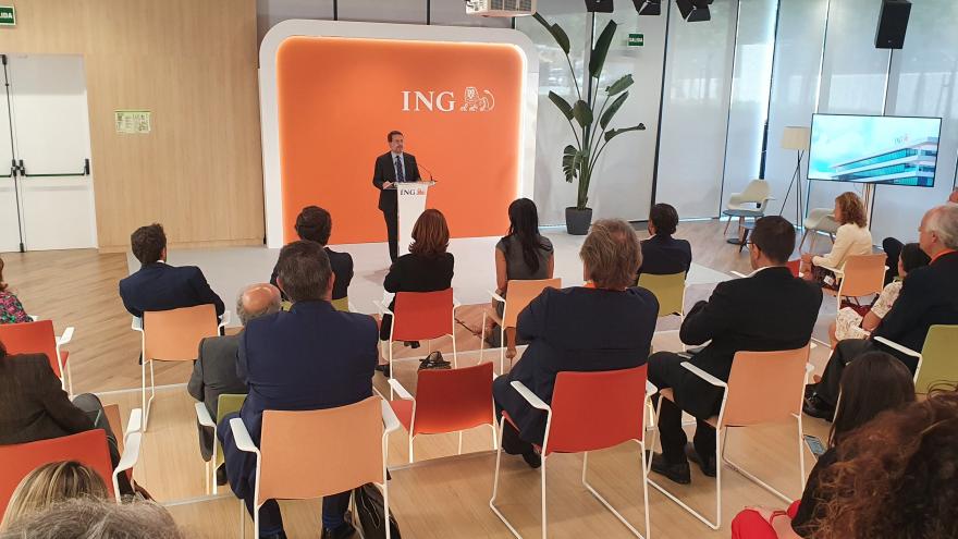 El consejero Javier Fernández-Lasquetty en la inauguración oficial de la nueva sede de ING