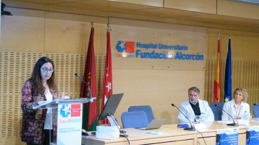 La Directora General de Investigación inaugura la jornada con el gerente y la directora de enfermería del HUFA