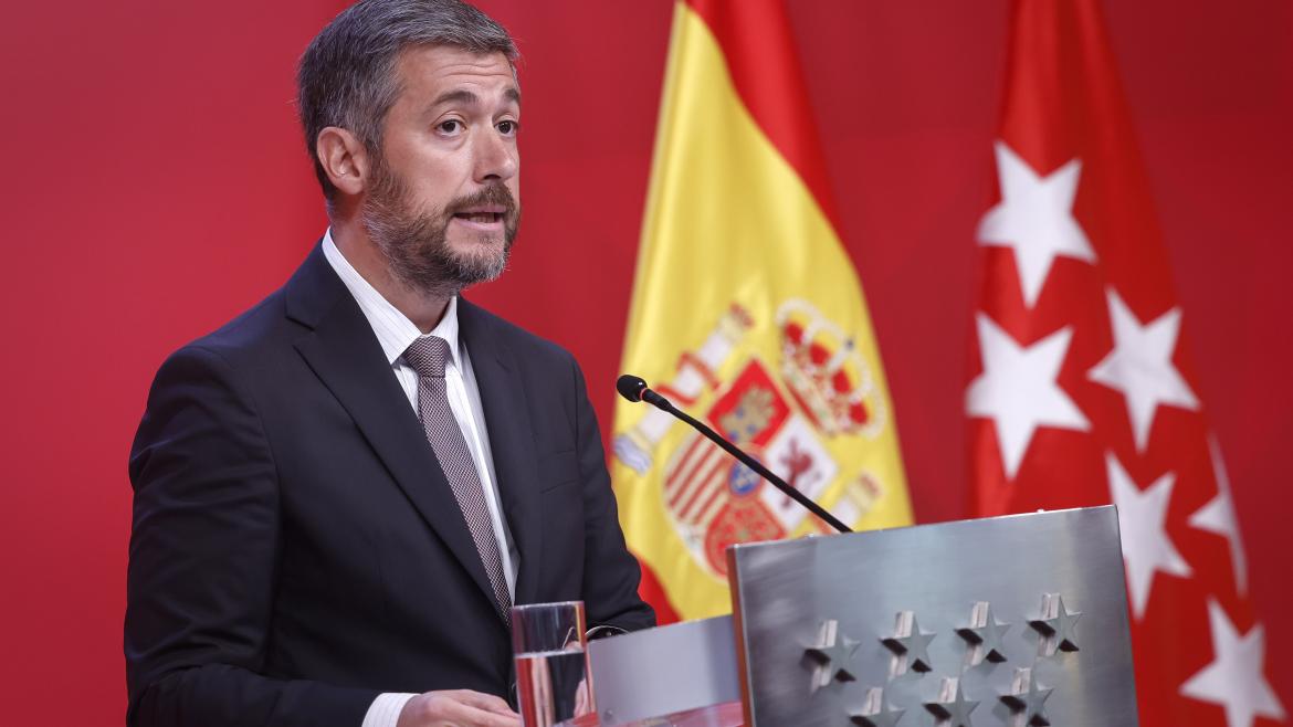 El portavoz regional Miguel Ángel García Martín atiende a los medios de comunicación en la Real Casa de Correos