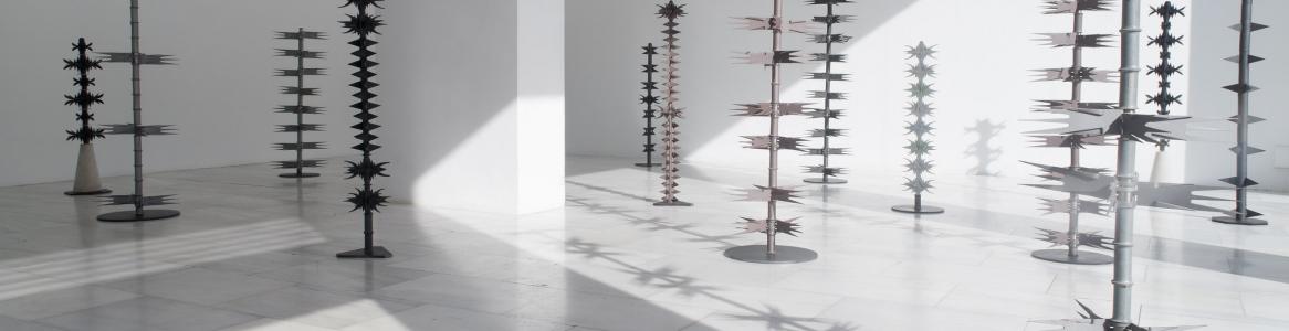 Iron sculptures that simulate sticks with thistles