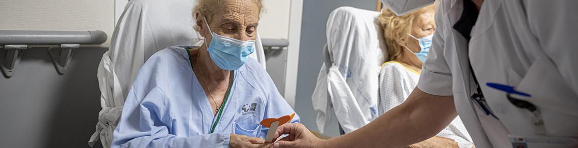 paciente y enfermera del hospital gregorio marañón