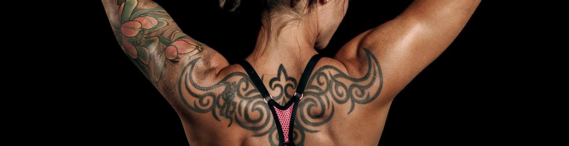 Tatuaje de una espalda de una chica