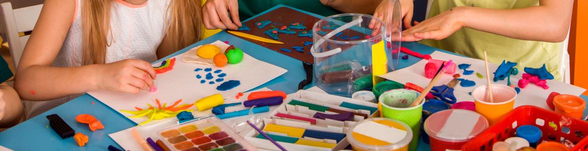 Niños en una clase de infantil