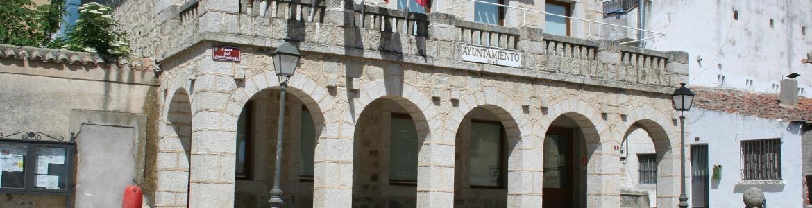 Exterior Ayuntamiento Cabanillas de la Sierra