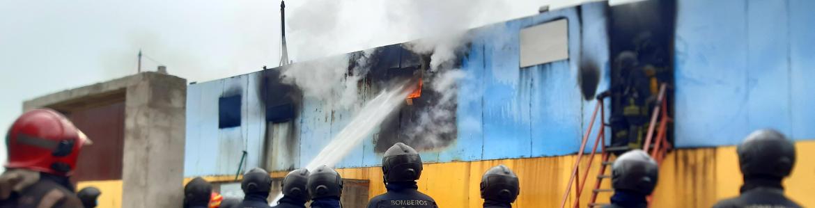 Enrique López formación bomberos