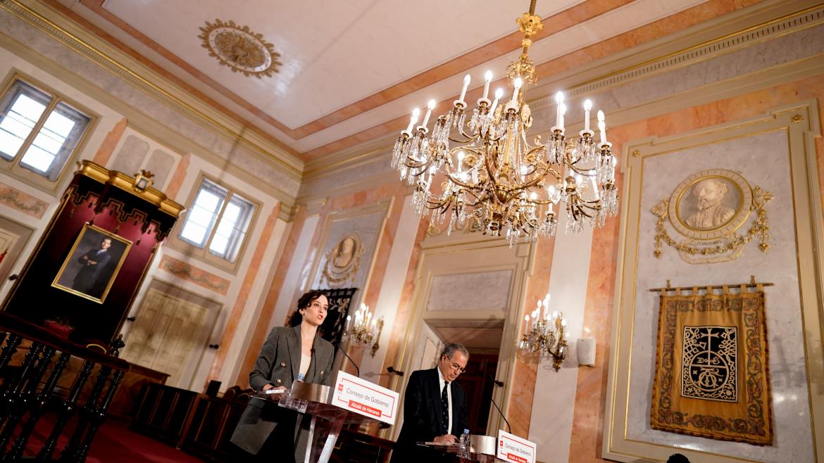 La presidenta durante la rueda de prensa en Alcalá de Henares