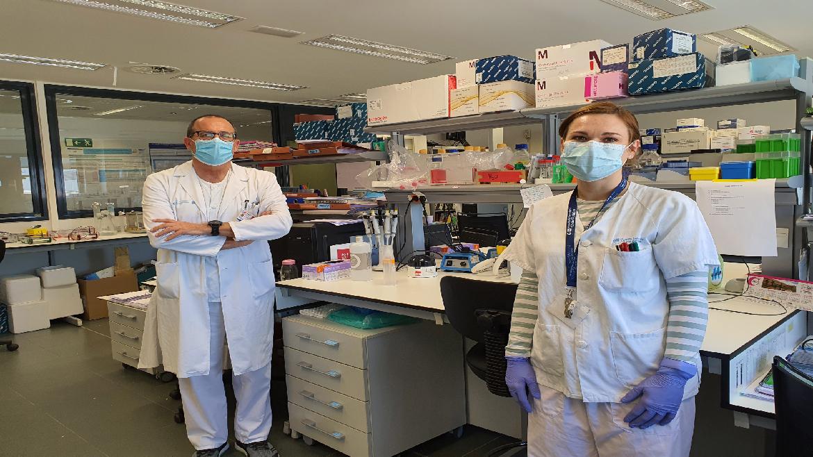 investigadores en laboratorio