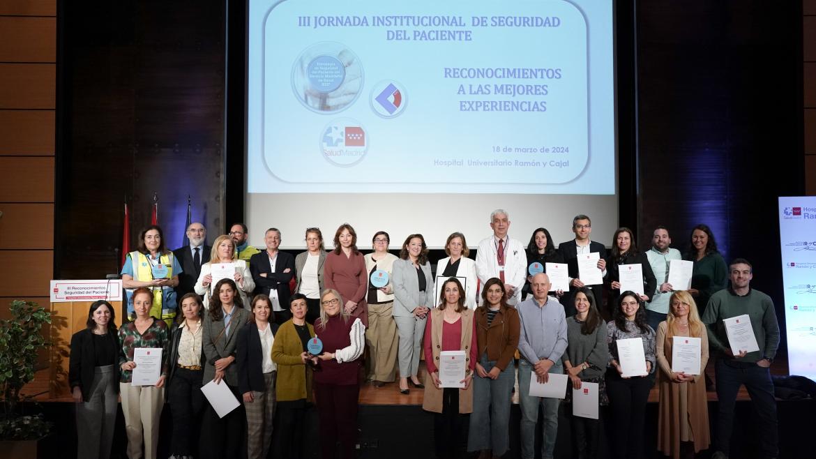 Personas en una entrega de premios