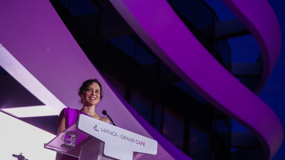 La presidenta Isabel Díaz Ayuso en el centro comercial LaFinca Grand Café