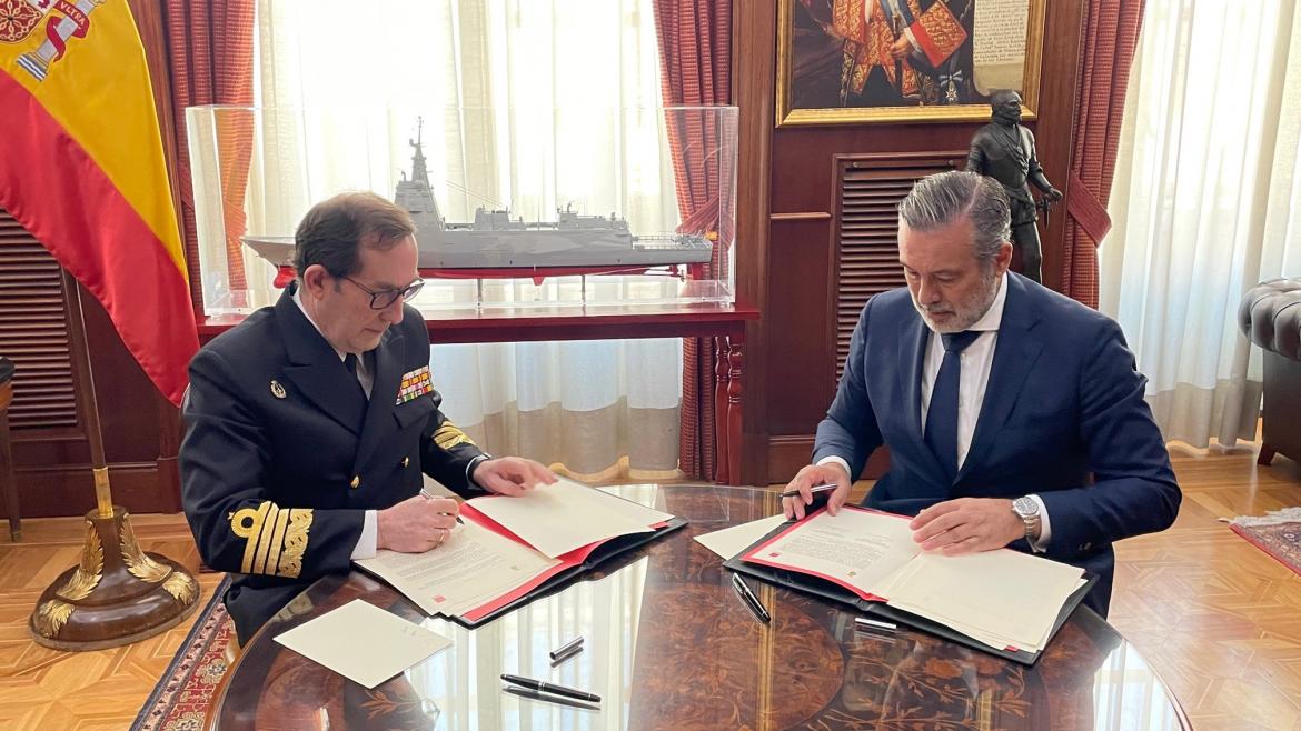 El consejero Enrique López firma el convenio de colaboración con el almirante general Jefe de Estado Mayor de la Armada