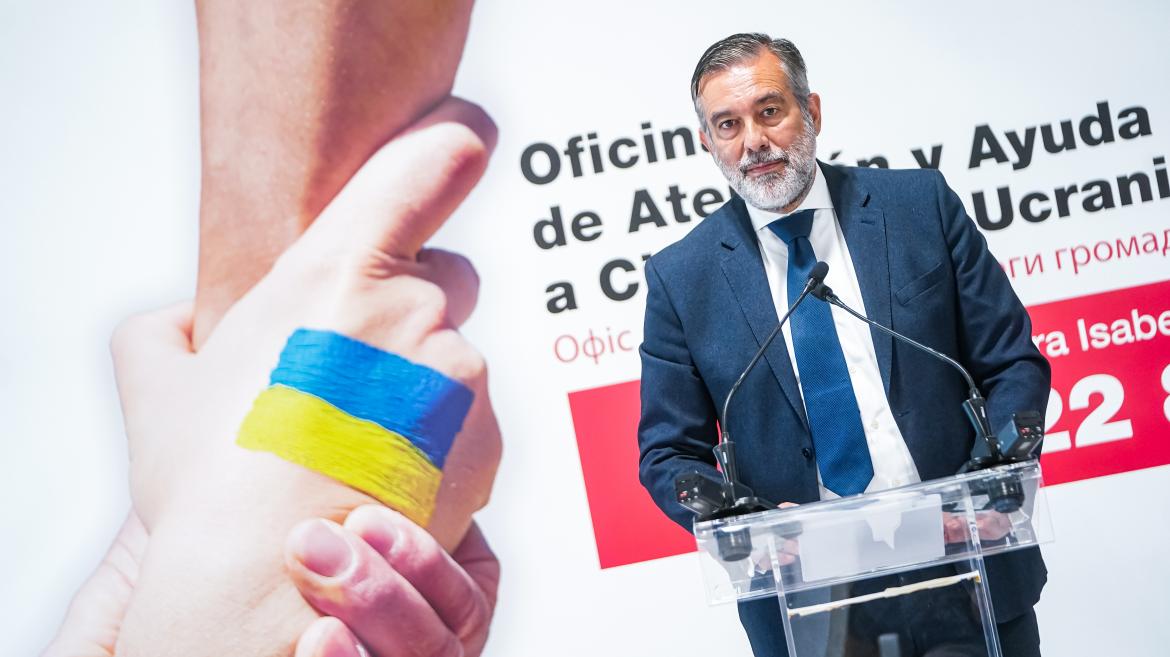 El consejero Enrique López durante su intervención en el Hospital Zendal