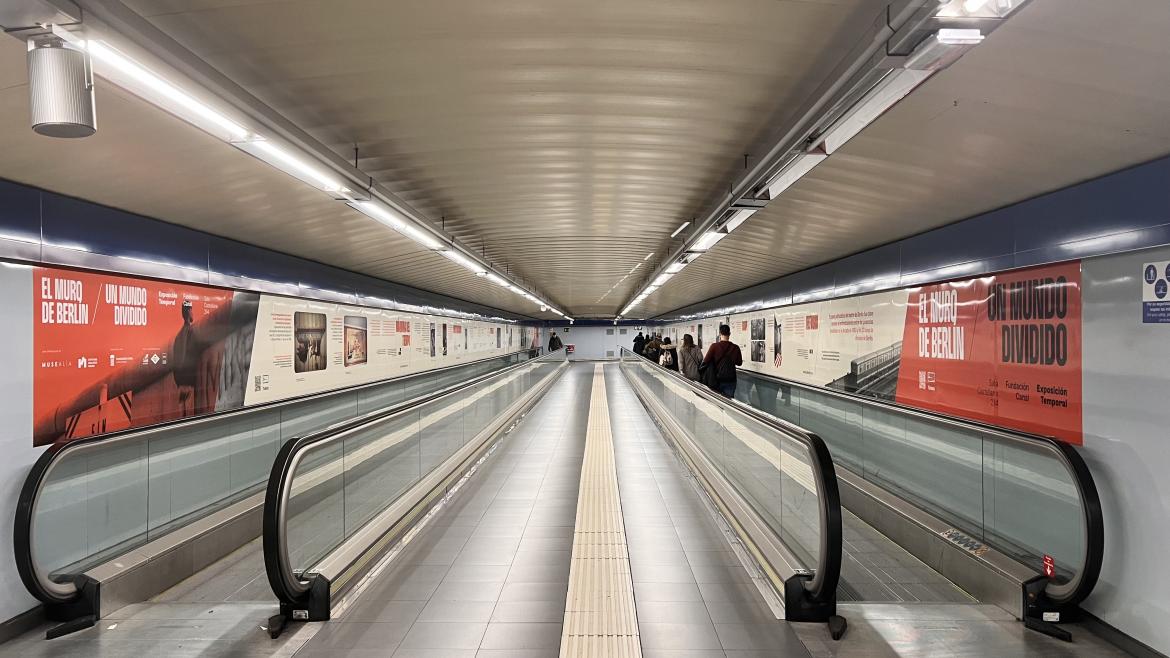 Imagen del artículo La Comunidad de Madrid recuerda con un gran mural en la estación de Plaza de Castilla la importancia que tuvo el Metro berlinés entre 1961 y 1989